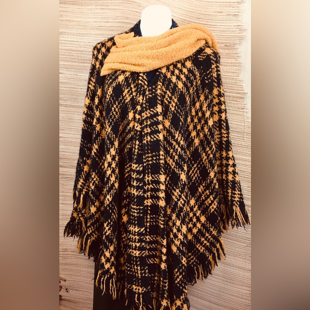 Boyne Waller Weavers Irish Wool Plaided Poncho Wrap In Black / Yellow – One Size - Picture 8 of 11